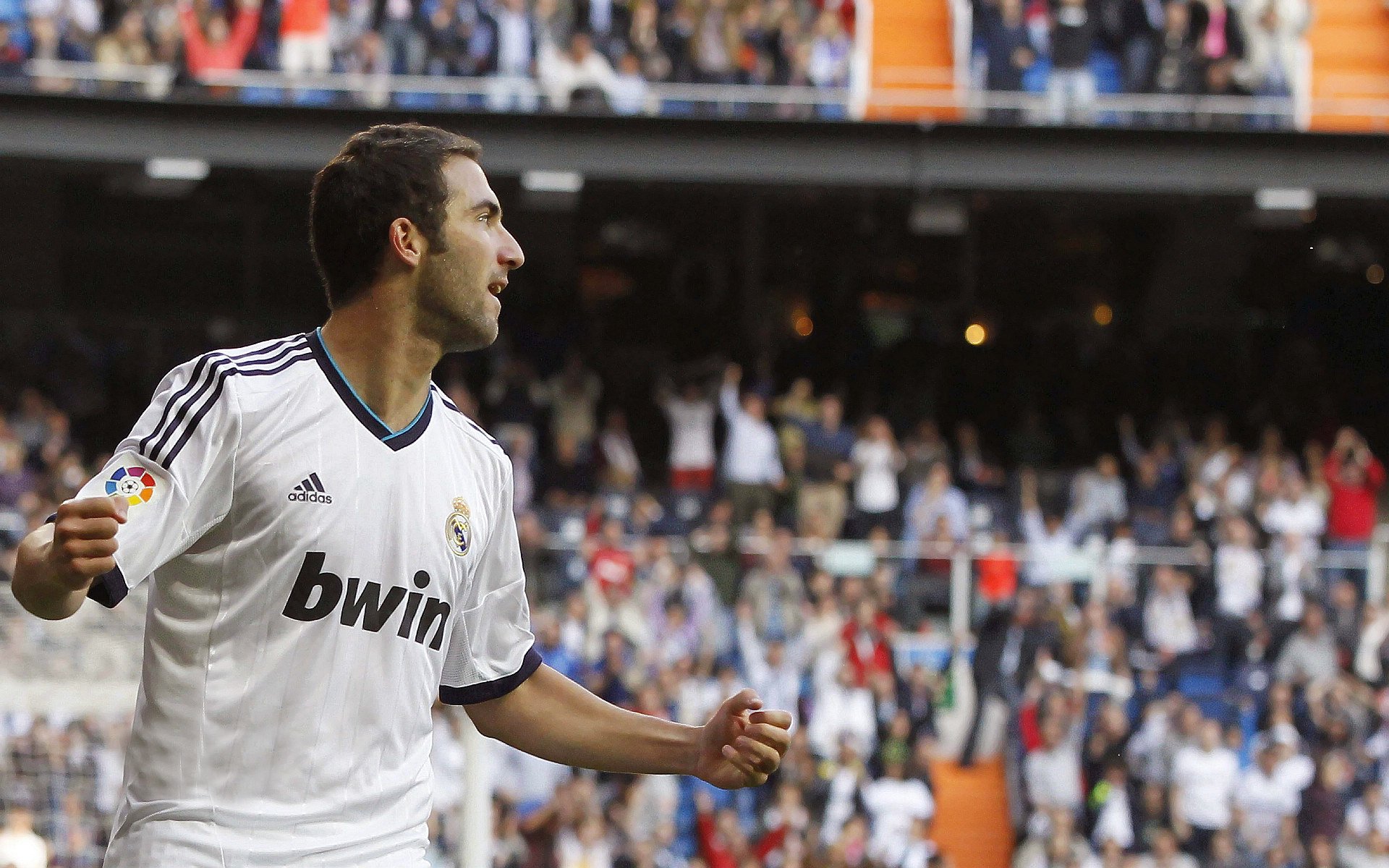 开云电子-美洲杯精彩逆转：永不言弃的足球精神，足球美洲杯宣传片尺度超大